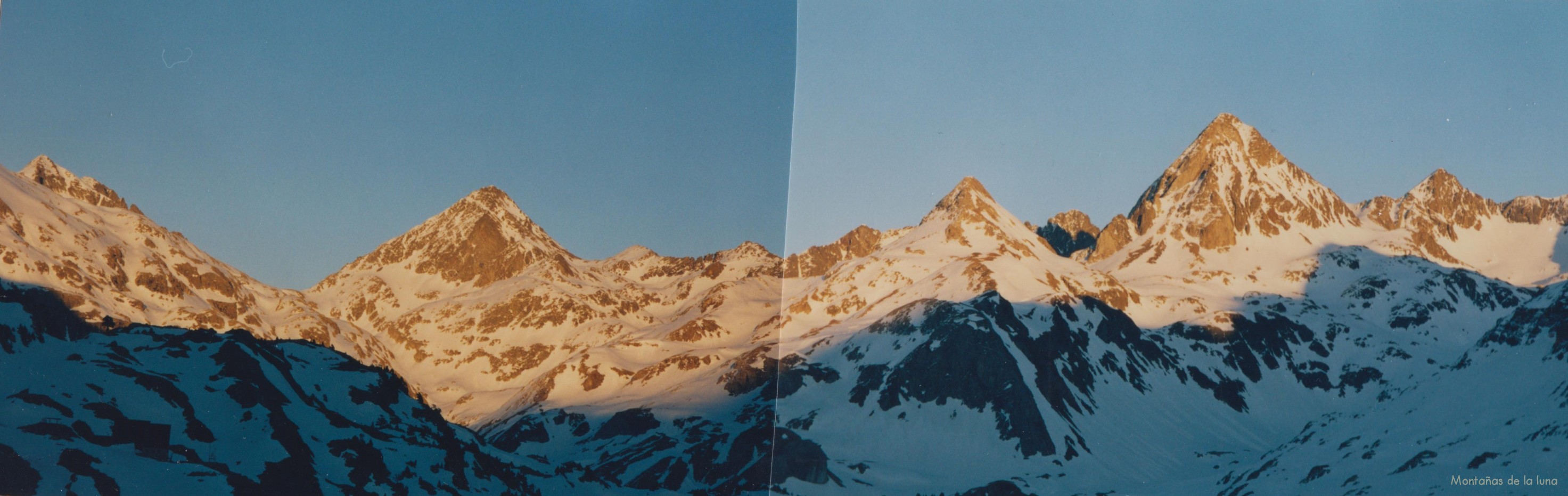 Atardeciendo de izquierda a derecha: Gran Facha, Pico de Campoplano, Pico de Llena Cantal y Pico de Piedrafita